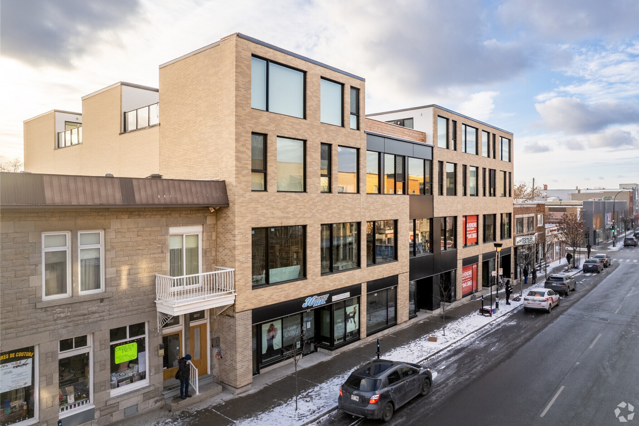 7472-7480 Rue Saint-Hubert, Montréal, QC à vendre Photo principale- Image 1 de 24