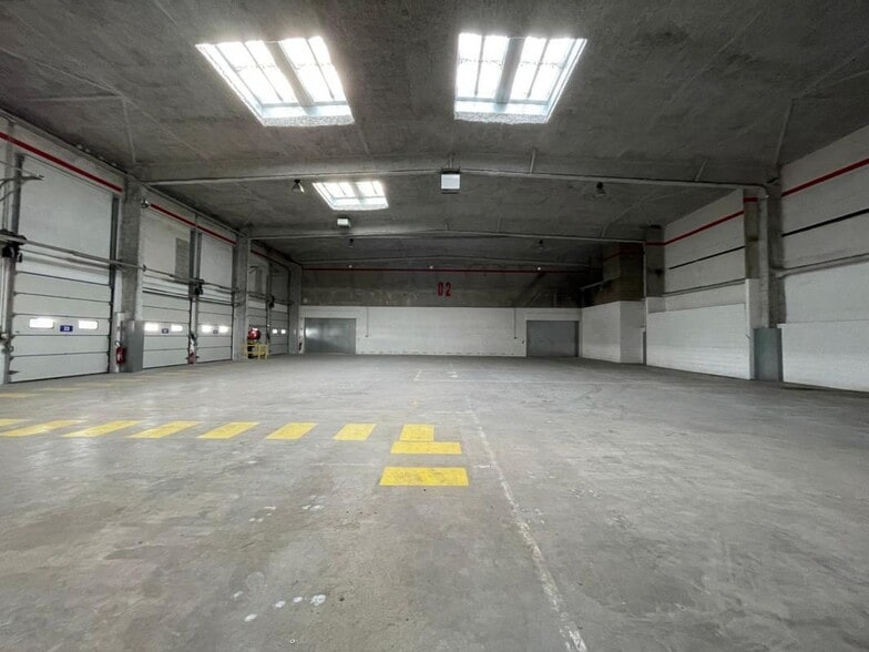 Industrial in Charenton-le-Pont for lease - Building Photo - Image 3 of 5