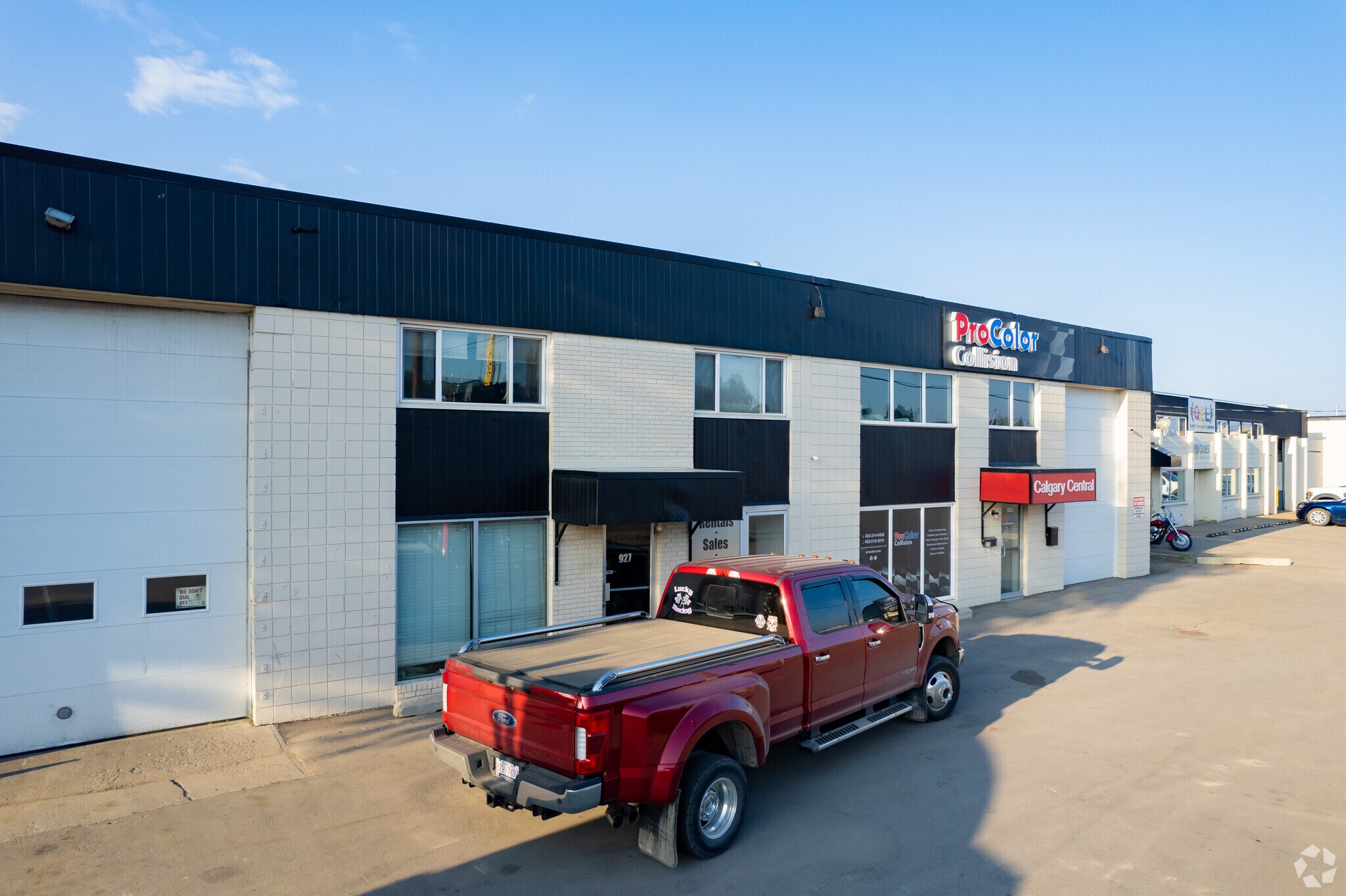 927 46 Av SE, Calgary, AB for sale Primary Photo- Image 1 of 1
