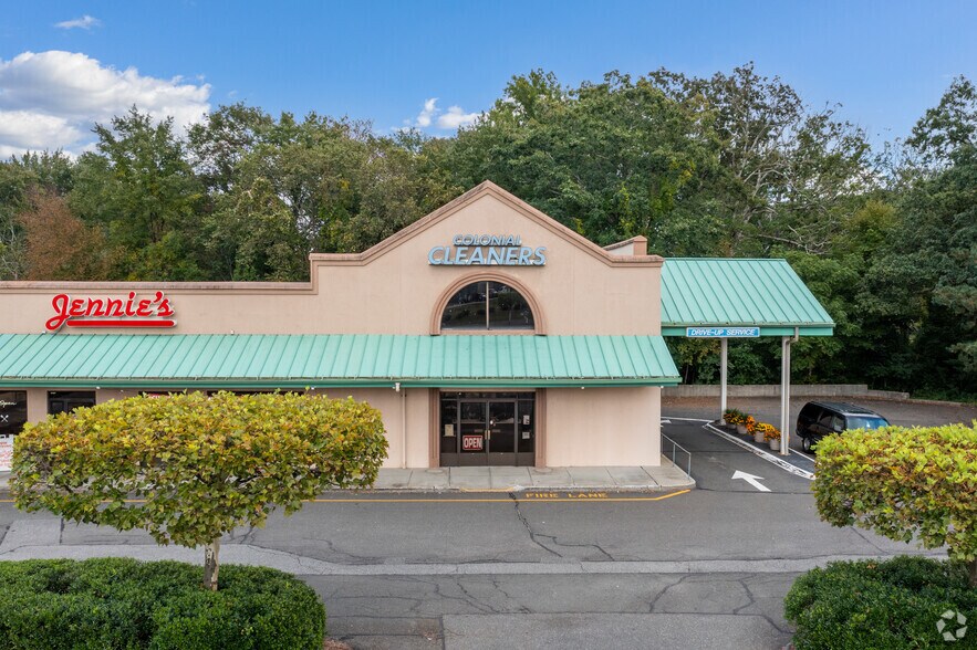 380 Monroe Tpke, Monroe, CT à louer - Photo du bâtiment - Image 3 de 17