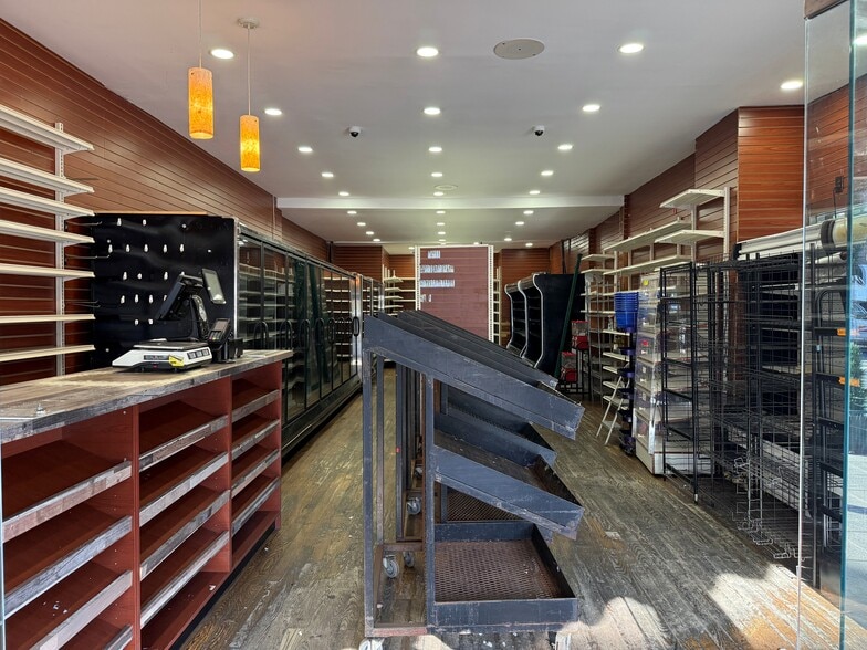 8402 5th Ave, Brooklyn, NY for lease - Building Photo - Image 3 of 4