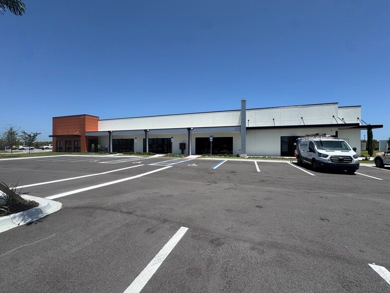 8795 Ivanhoe Drive, Melbourne, FL for lease - Building Photo - Image 2 of 12