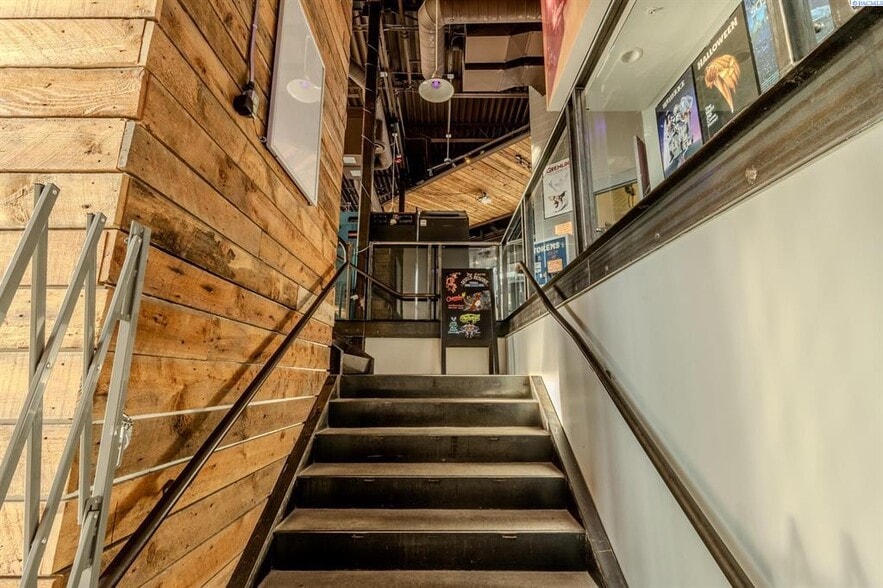 1022 N Columbia Center Blvd, Kennewick, WA for lease - Interior Photo - Image 3 of 15