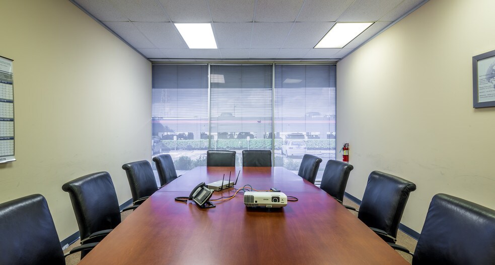 12600 N Featherwood Dr, Houston, TX à louer - Photo intérieure - Image 2 de 8