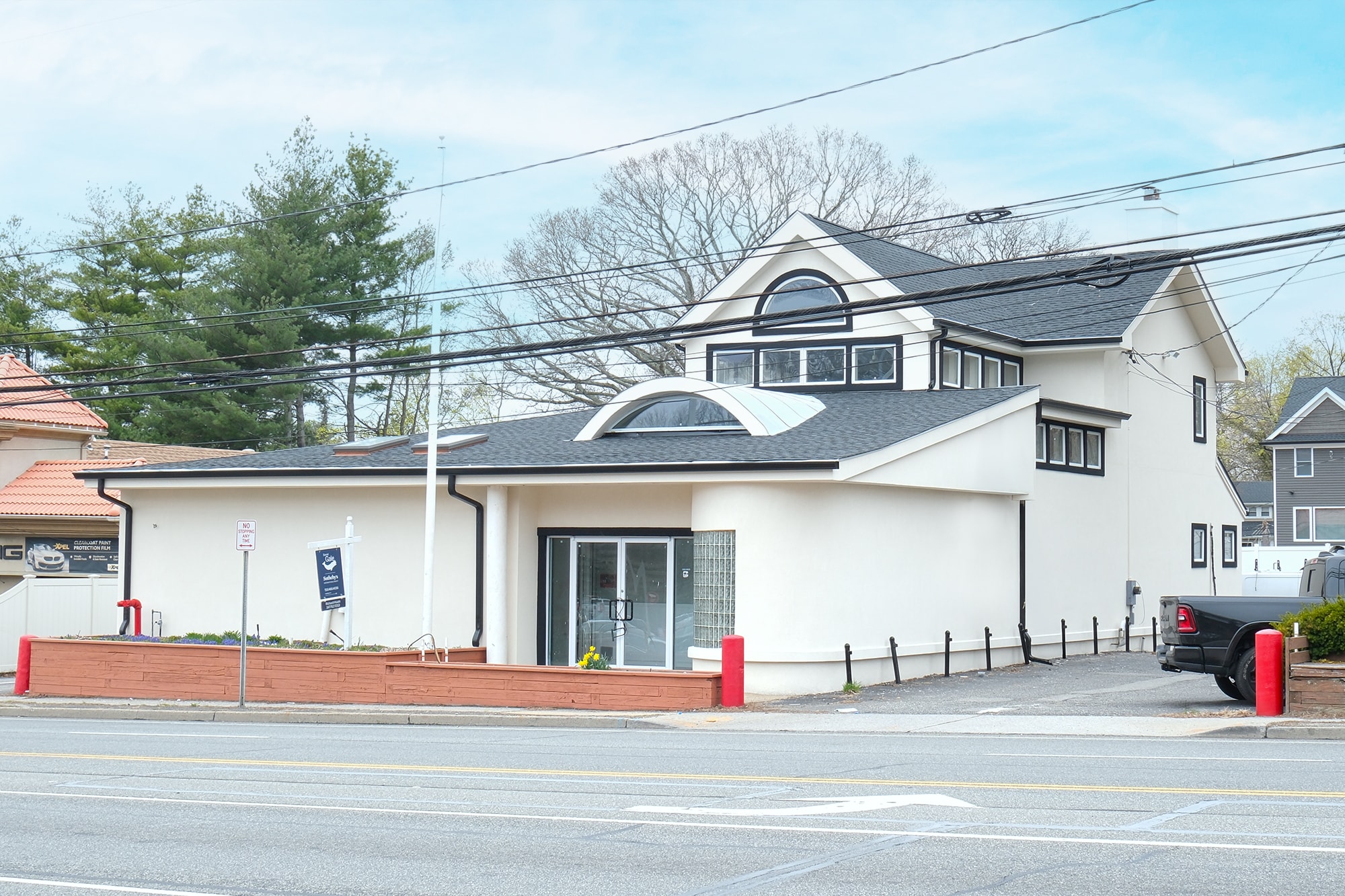 125 E Jericho Tpke, Huntington Station, NY à vendre Photo du bâtiment- Image 1 de 19