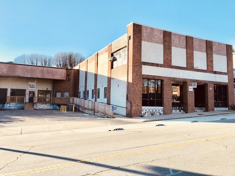 217 Coxe Ave, Asheville, NC à vendre - Photo du bâtiment - Image 2 de 28