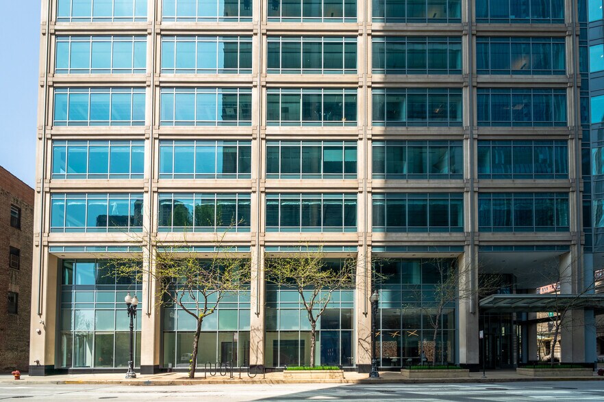 550 W Washington Blvd, Chicago, IL à louer - Photo du bâtiment - Image 2 de 20