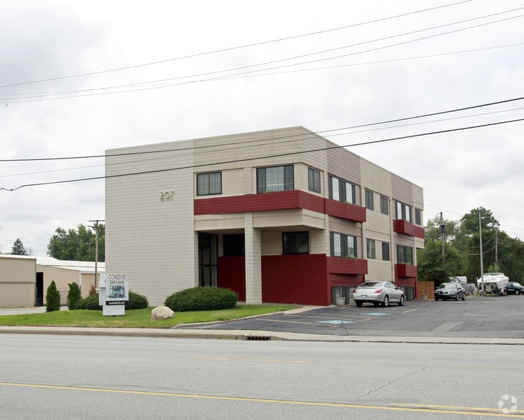 207 N Dixie Way, South Bend, IN for sale - Primary Photo - Image 1 of 3