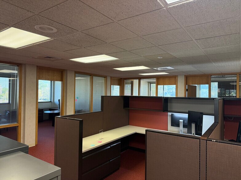 2728 NE Vivion Rd, Kansas City, MO à louer - Photo du bâtiment - Image 3 de 5