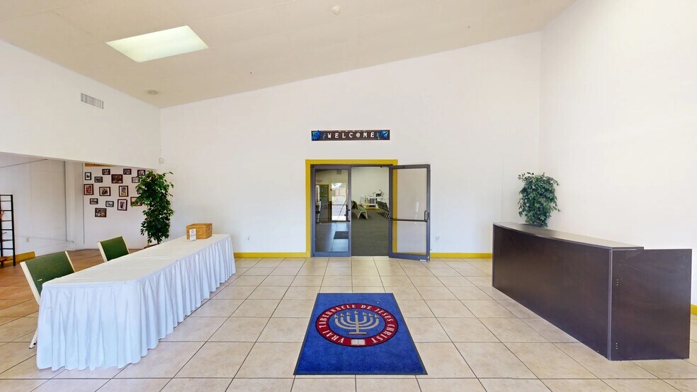 2120 Collier Ave, Fort Myers, FL for sale - Matterport 3D Scan - Image 3 of 27