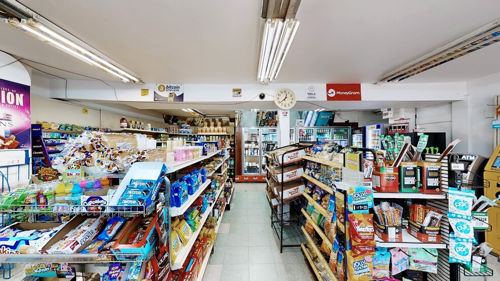 88 Elliott St, Brampton, ON for sale - Building Photo - Image 3 of 15