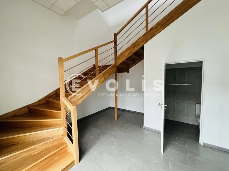 Local d'activités dans Lieusaint à vendre - Photo intérieure - Image 3 de 5