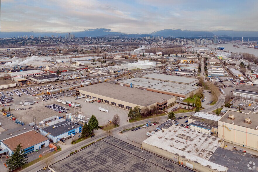 1005 Derwent Way, Delta, BC à louer - Aérien - Image 2 de 10