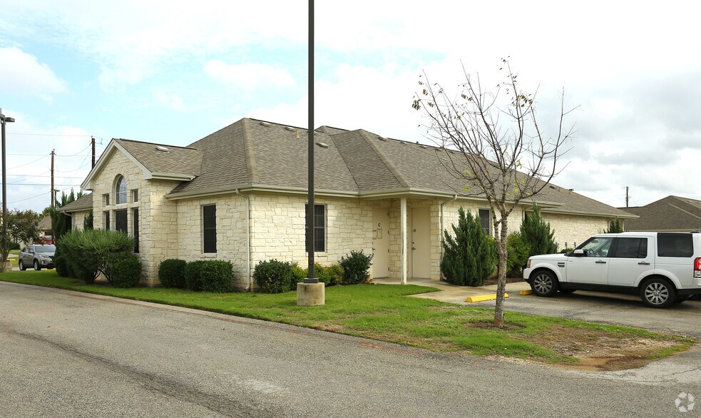 155 Cimarron Park Loop, Buda, TX à louer - Photo du bâtiment - Image 3 de 3