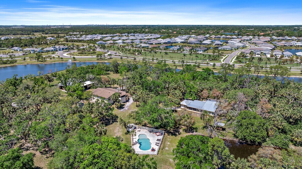 8280 Ibis St, Sarasota, FL à vendre - Photo du bâtiment - Image 2 de 20