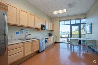 18840 SW Boones Ferry Rd, Tualatin, OR for lease Interior Photo- Image 2 of 17