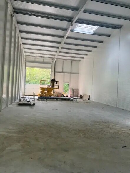 Industrial in Saint-Sorlin-de-Vienne for lease - Interior Photo - Image 3 of 3