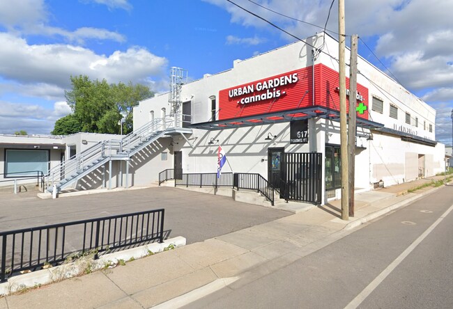 Plus de détails pour 617 Portage St, Kalamazoo, MI - Commerce de détail à louer