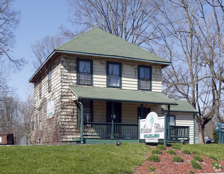 502 N Madison Ave, Greenwood, IN à vendre - Photo du bâtiment - Image 2 de 25