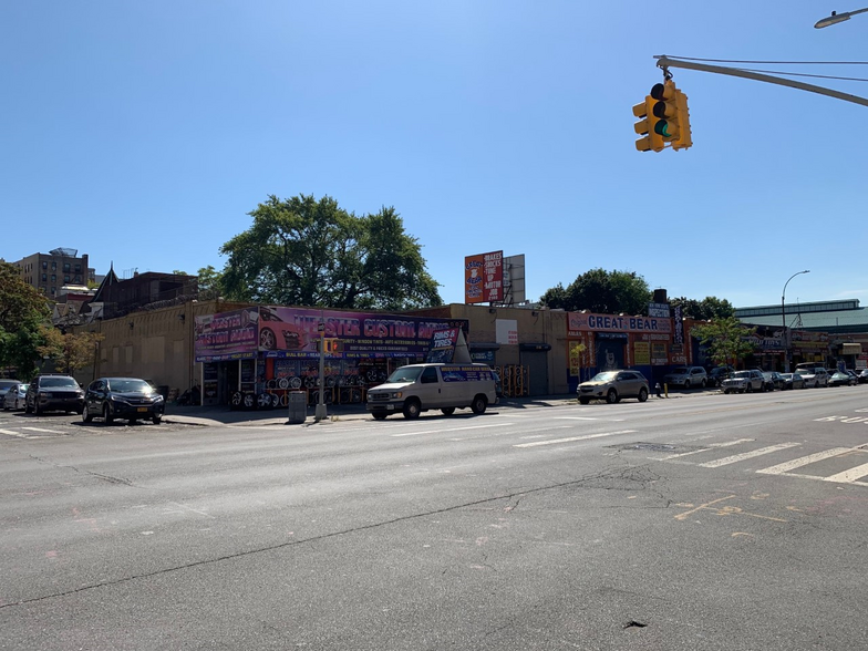 2180 E Webster Ave, Bronx, NY à louer - Photo du bâtiment - Image 1 de 3