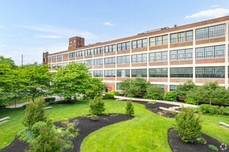 2450 W Hunting Park Ave, Philadelphia, PA à louer Photo du bâtiment- Image 2 de 7