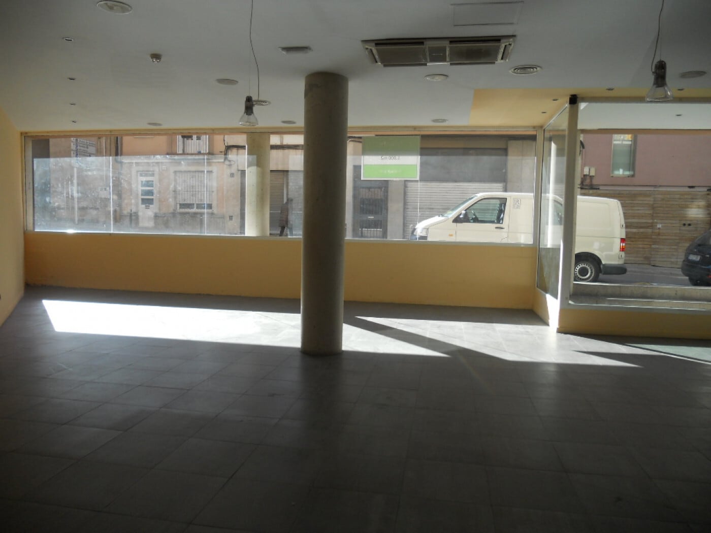 Commerce de détail dans Vilafranca del Penedès, Barcelona à louer Photo intérieure- Image 1 de 28