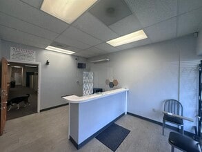 562 Wylie Rd Se, Marietta, GA for lease Interior Photo- Image 2 of 6
