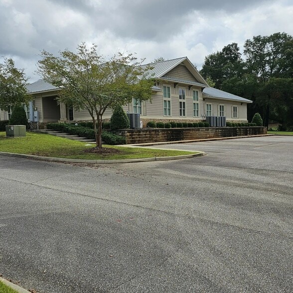 133 Boy Scouts Dr, Dothan, AL for lease - Building Photo - Image 2 of 2