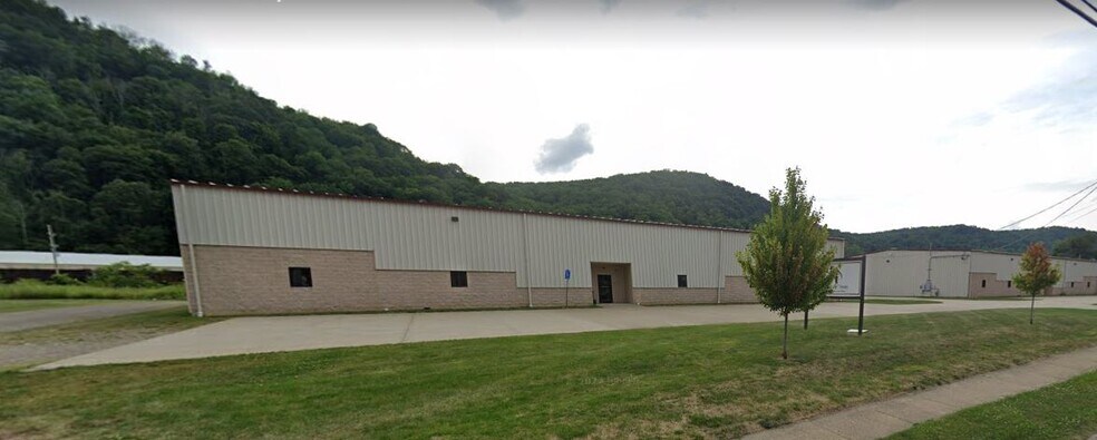 1308 Pennsylvania Ave W, Warren, PA à vendre - Photo du bâtiment - Image 3 de 6