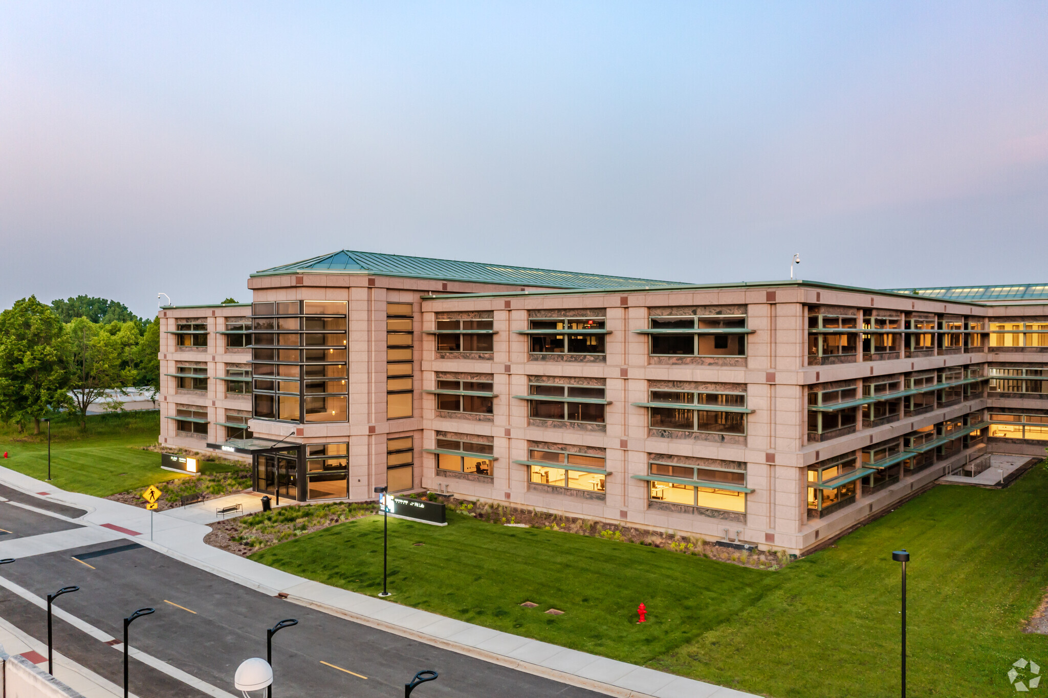 2000 Center Dr, Hoffman Estates, IL for sale Primary Photo- Image 1 of 1