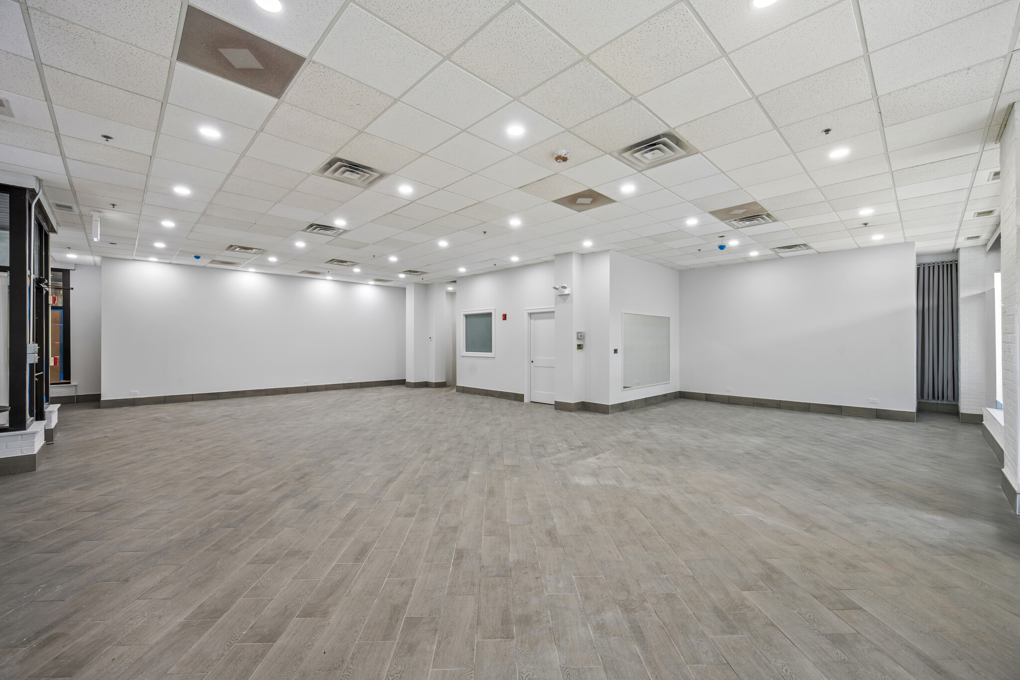 806 Central Ave, Highland Park, IL for lease Interior Photo- Image 1 of 3