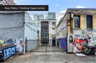 202 Queen St W, Toronto, ON à louer Photo du bâtiment- Image 2 de 5