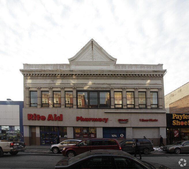 783 Manhattan Ave, Brooklyn, NY à louer - Photo du bâtiment - Image 2 de 2