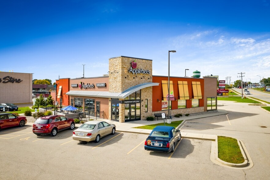 115 Industrial Dr, Beaver Dam, WI for lease - Primary Photo - Image 1 of 14