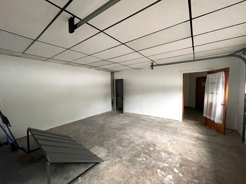 2627 Waynesburg Dr SE, Canton, OH à vendre - Photo du bâtiment - Image 3 de 25