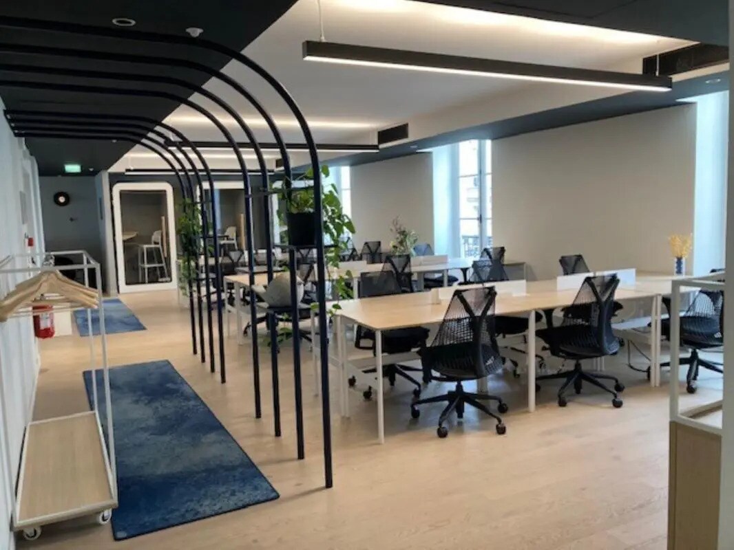 37 Rue Marie-Éléonore De Bellefond, Paris for lease Building Photo- Image 1 of 1