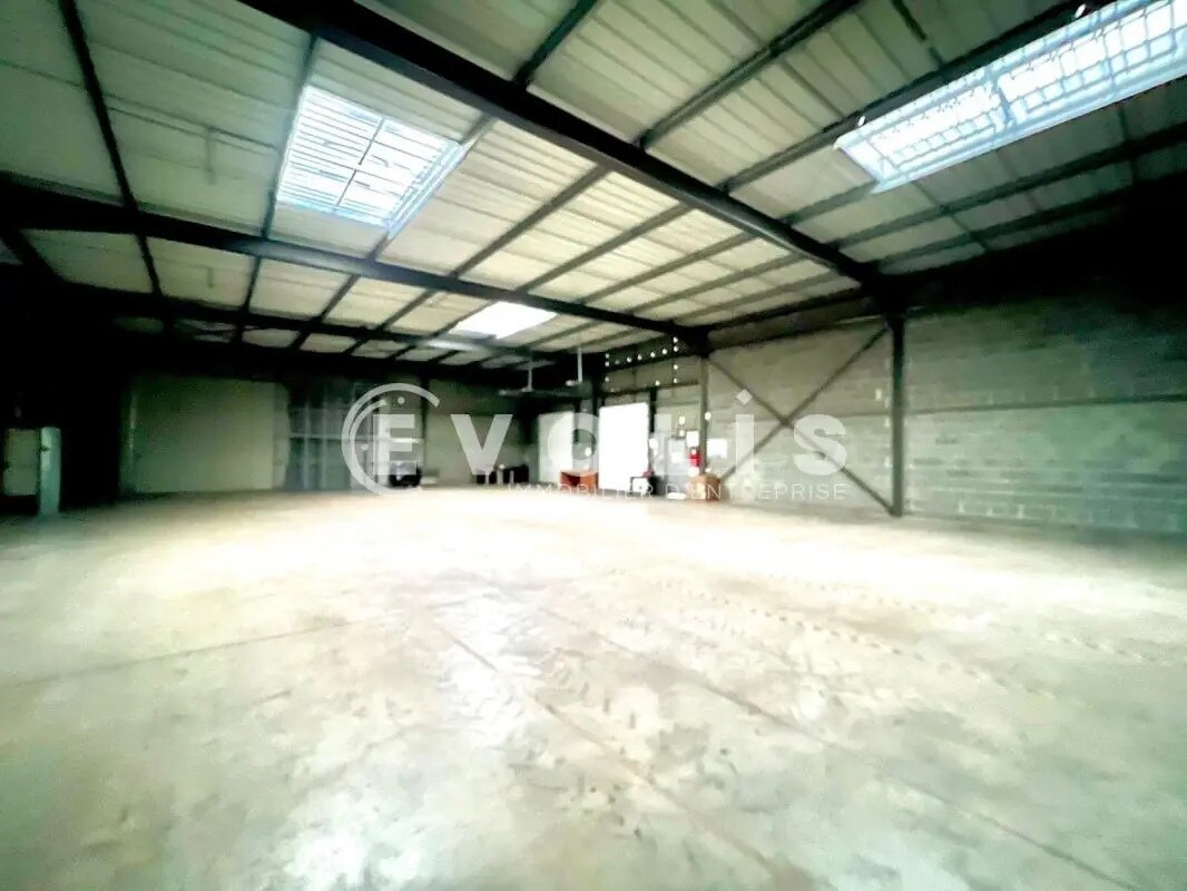 Office in Le Haillan for lease Interior Photo- Image 1 of 12