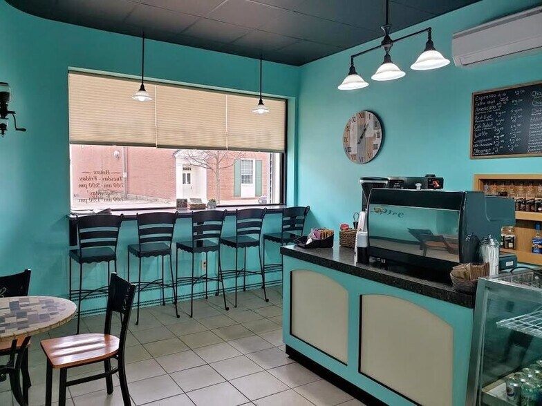 114 N Elm St, Cresco, IA à vendre - Photo du bâtiment - Image 3 de 10