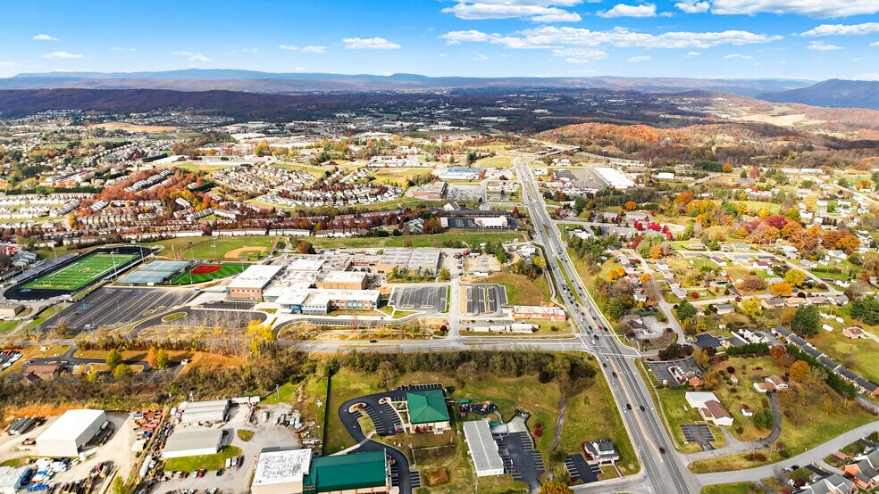 125 Scattergood Dr NW, Christiansburg, VA for sale - Building Photo - Image 3 of 19