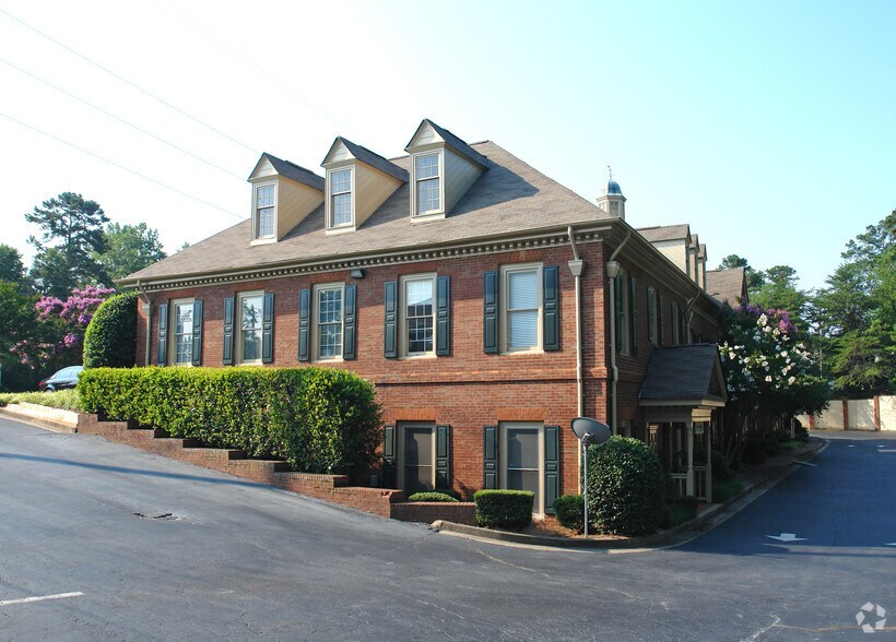 5252 Roswell Rd NE, Atlanta, GA for lease - Building Photo - Image 3 of 7