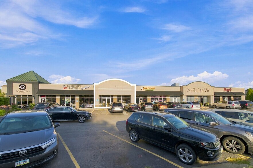 3441 Devils Glen Rd, Bettendorf, IA à louer - Photo du bâtiment - Image 2 de 34
