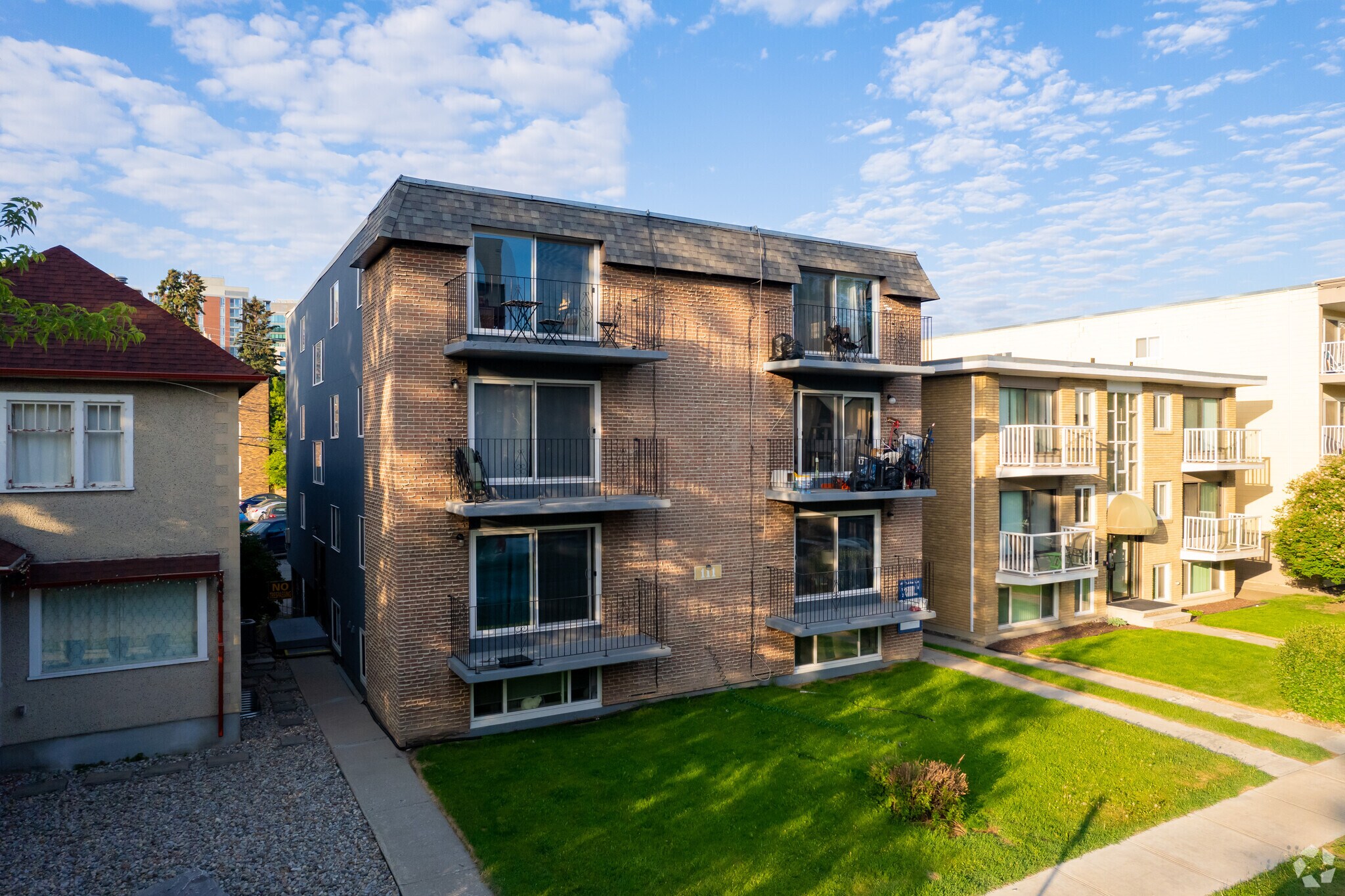 111 23rd Ave SW, Calgary, AB for sale Primary Photo- Image 1 of 1