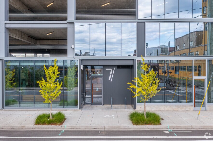 7 SE Stark St, Portland, OR à louer - Photo du bâtiment - Image 2 de 4