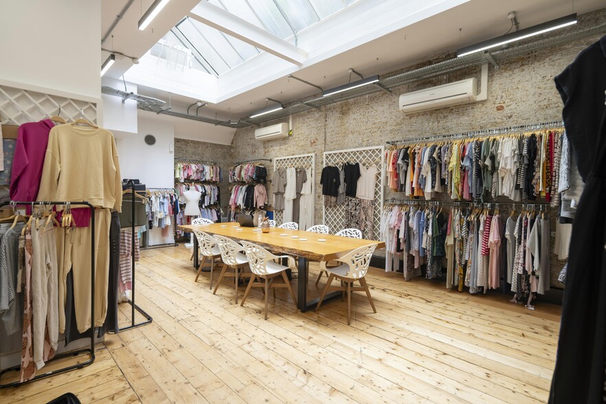 1 Crawford Passage, London for lease - Interior Photo - Image 3 of 11