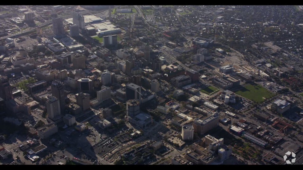 617 Mary's St, San Antonio, TX à vendre - Vidéo réalisée avec un drone - Image 2 de 25