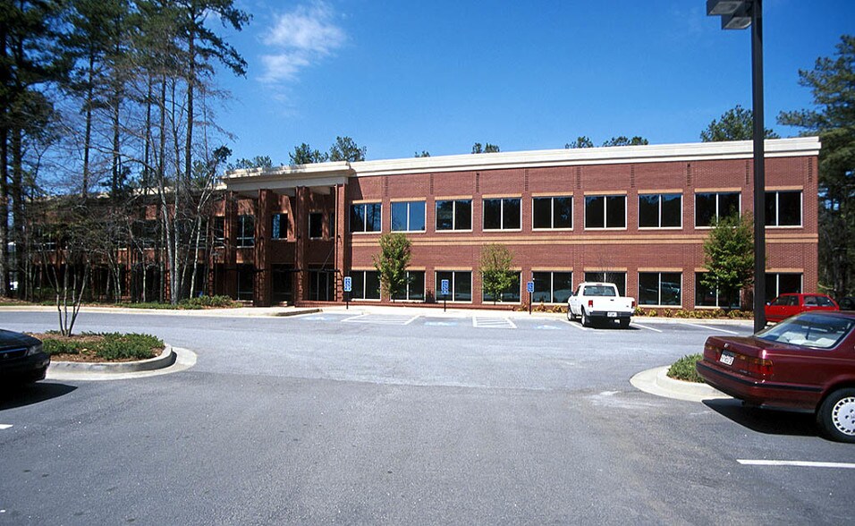 403 Westpark Ct, Peachtree City, GA à louer - Photo du bâtiment - Image 3 de 13