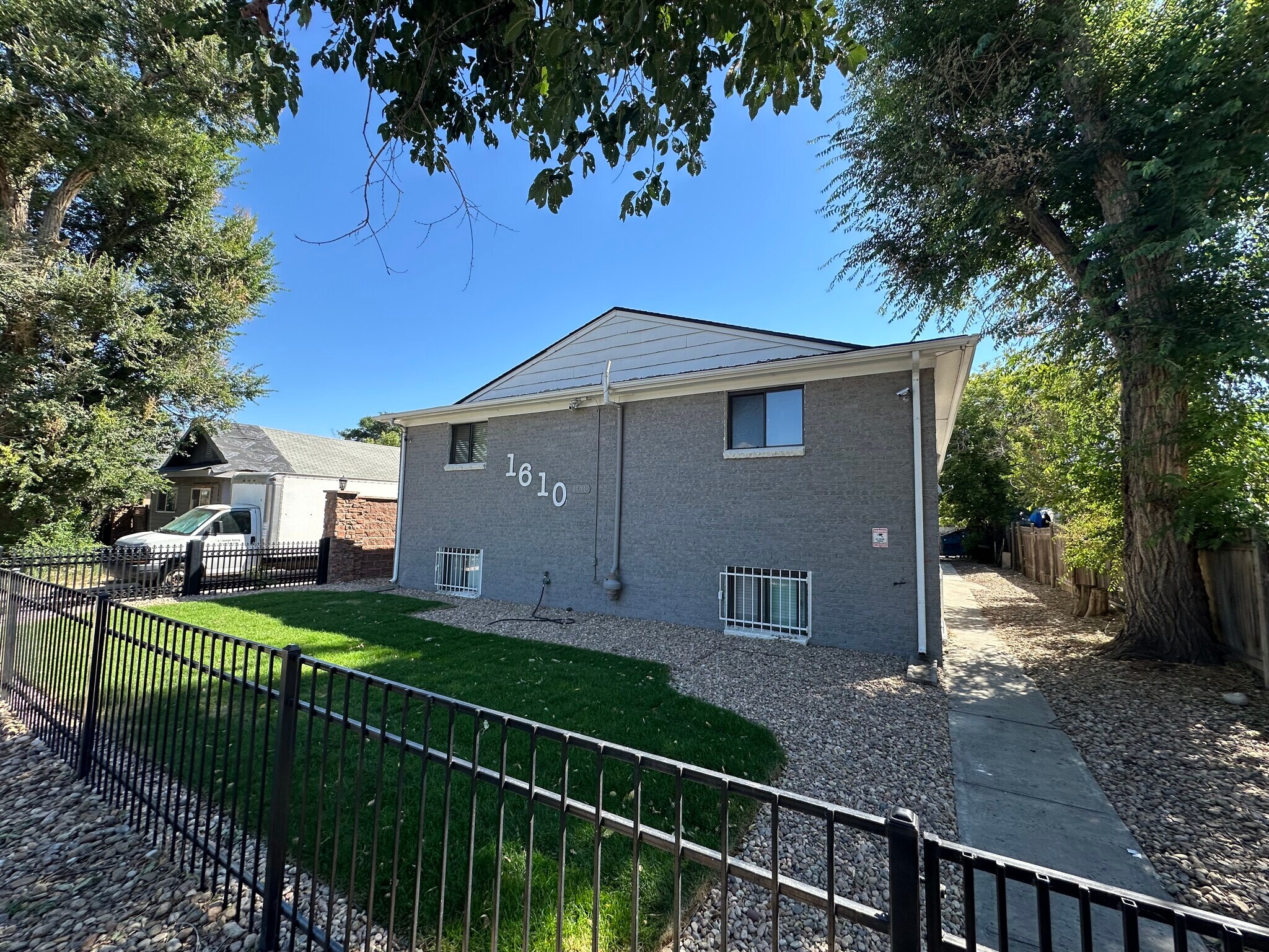 1610 Boston St, Aurora, CO à vendre Photo principale- Image 1 de 17