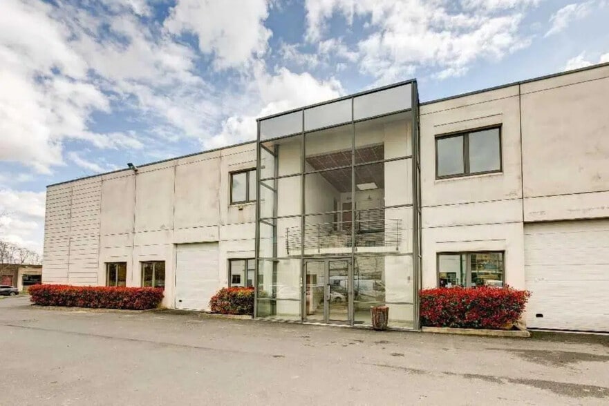Flex in Argenteuil for lease - Building Photo - Image 1 of 7