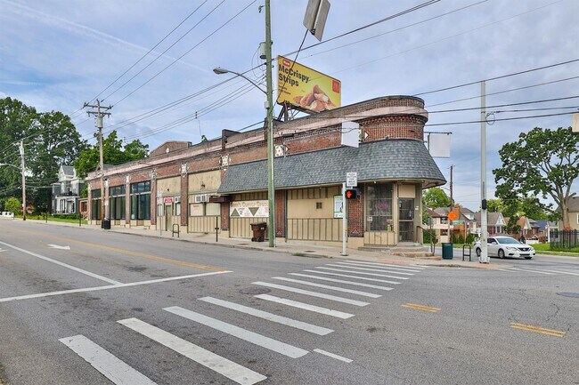 More details for 3235-3245 Woodburn Ave, Cincinnati, OH - Retail for Sale
