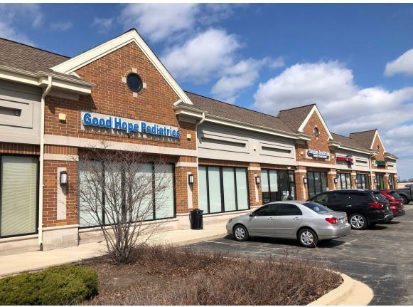 7720 W Good Hope Rd, Milwaukee, WI à louer - Photo du bâtiment - Image 2 de 5